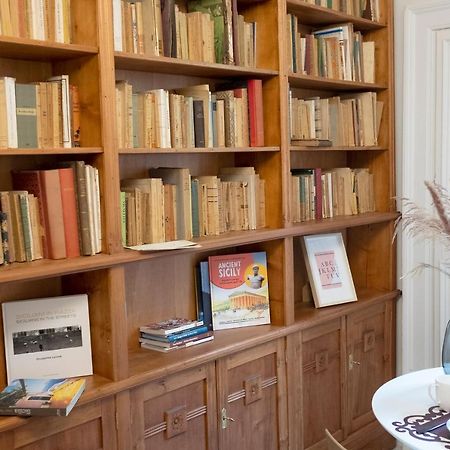 Sognalibro Bed And Books Bed and Breakfast Ragusa Exteriör bild